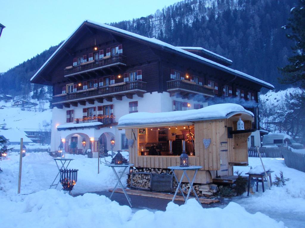 Hotel Schlosswirt Großkirchheim Exterior foto