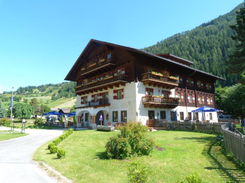 Hotel Schlosswirt Großkirchheim Exterior foto